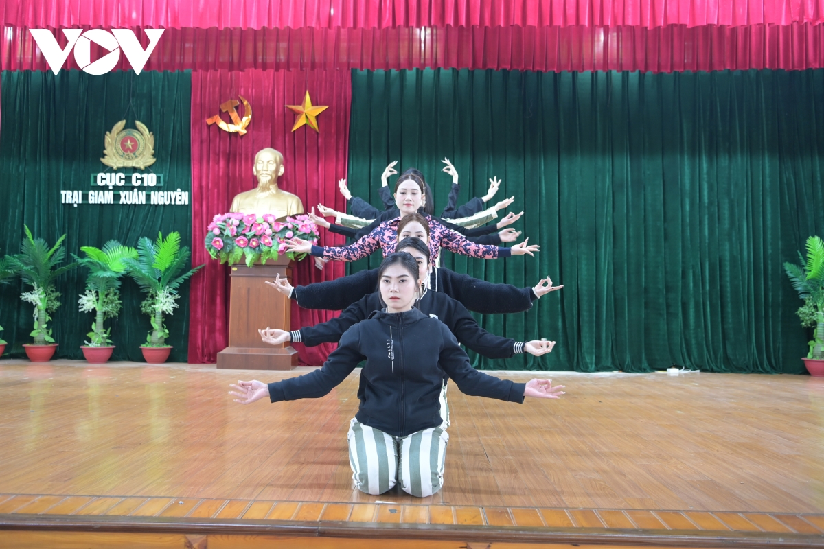 Đội văn nghệ ở Trại giam Xuân Nguyên: Những lời ca thắp sáng niềm tin sau song sắt